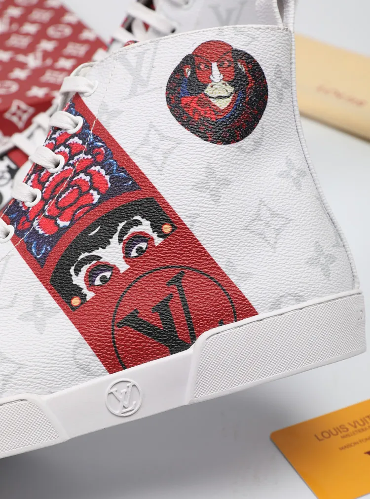 Factory price: 400💰 [LV] Animal series limited edition high-top sports shoes for men, L classic print, new autumn and winter style, original replica, 1:1 Counter quality, the fabric is Italian 🇮🇹 imported cowhide ➕🇮🇹 pure sheepskin lining ➕ original outsole, 🔍🔍 high quality, you can go in and out of the counter at will, welcome to compare, the outsole line will never be unglued, all sellers are welcome to sell in the picture above, can be shipped in one piece, code number: 38-44 (45 codes can be customized)